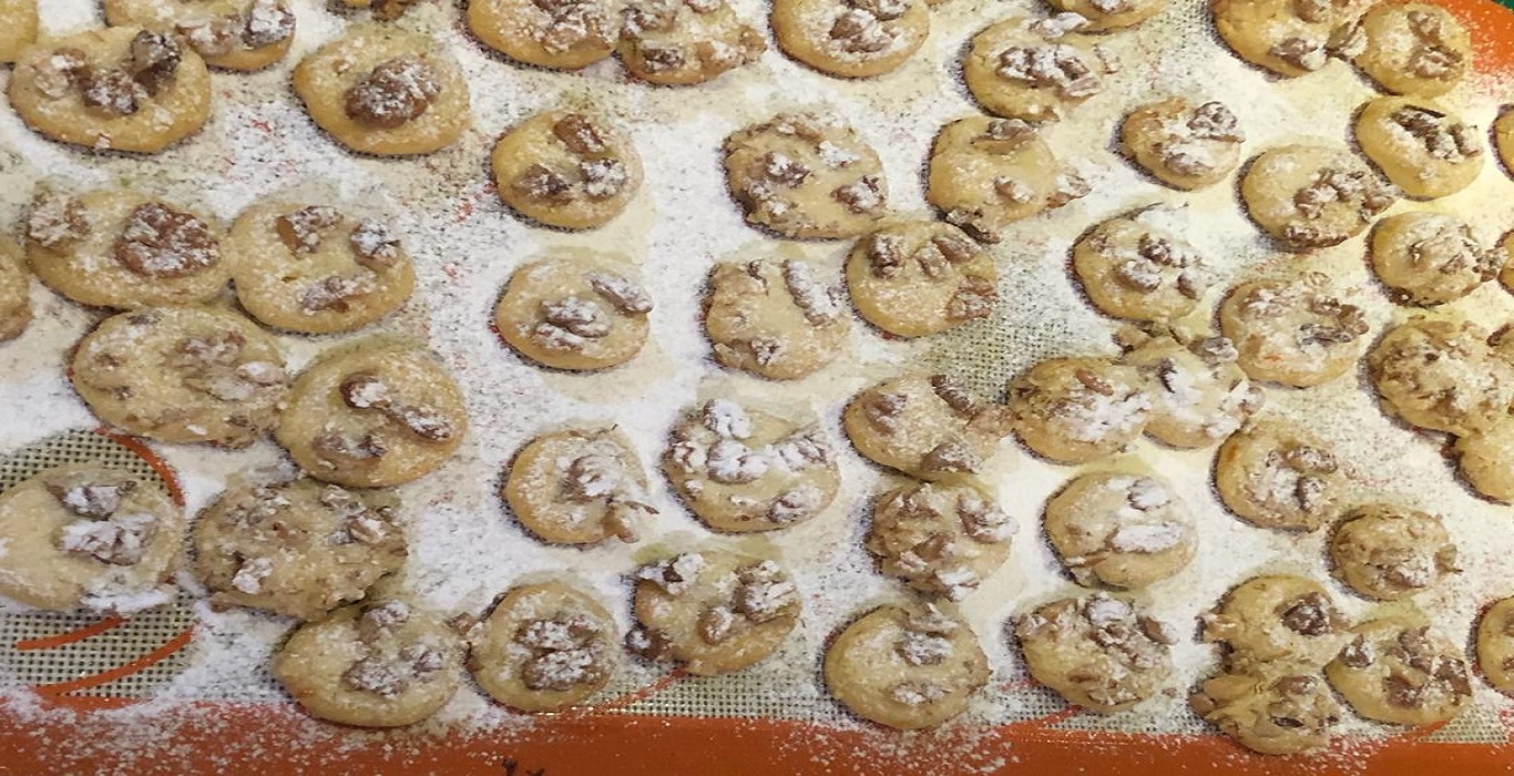 FROSTY WALNUT COOKIES